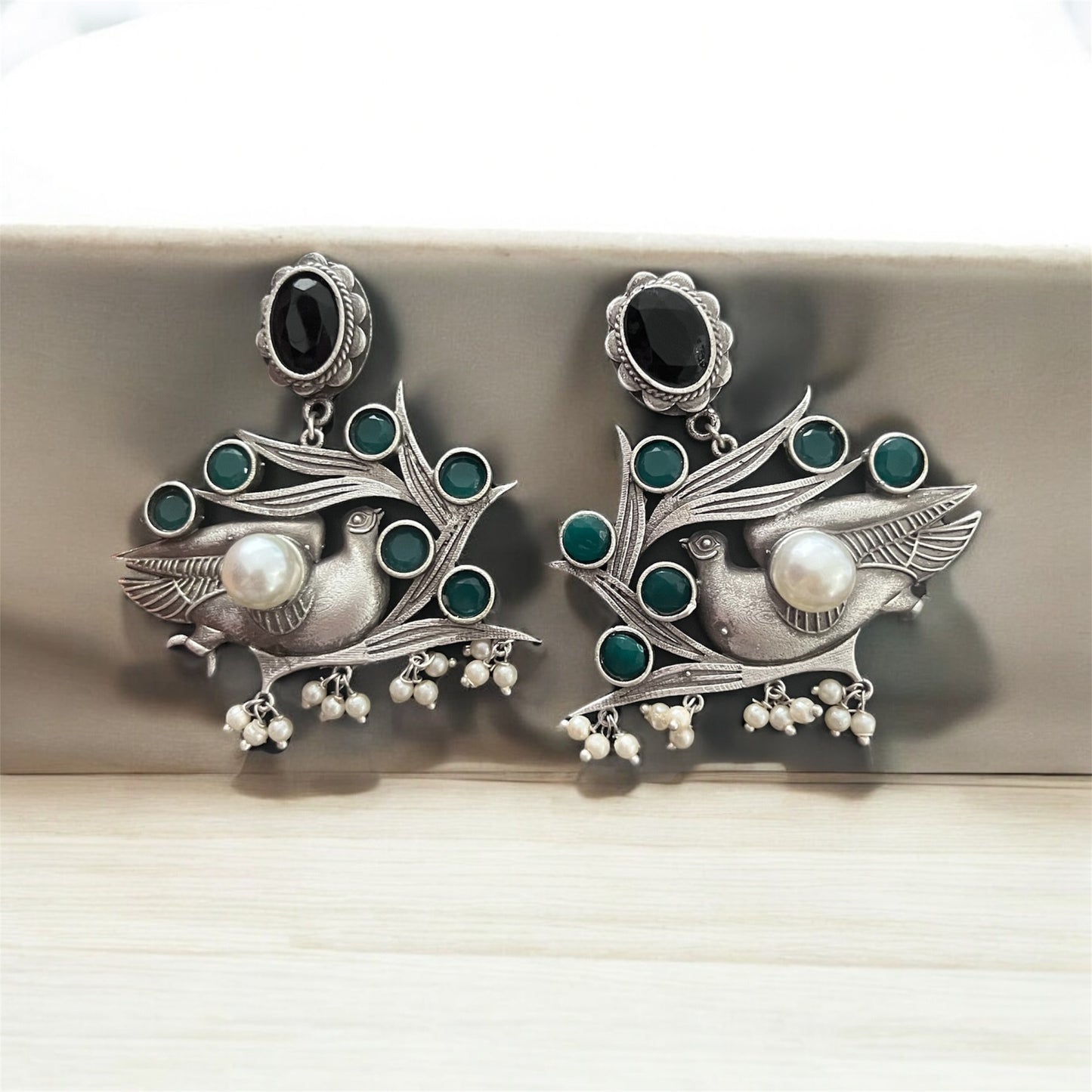 Robin with a Pearl Oxidized Emerald