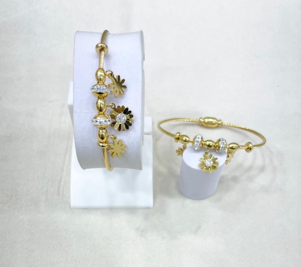 Daisy Bracelet With Charms