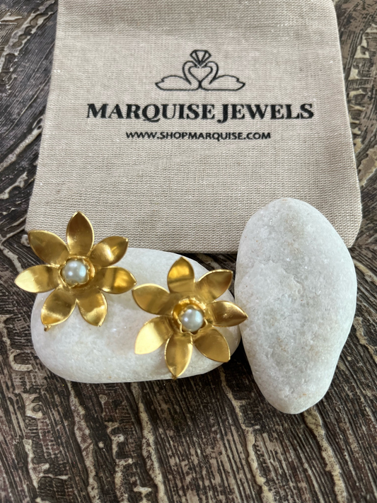 Valerian Pearl Earrings